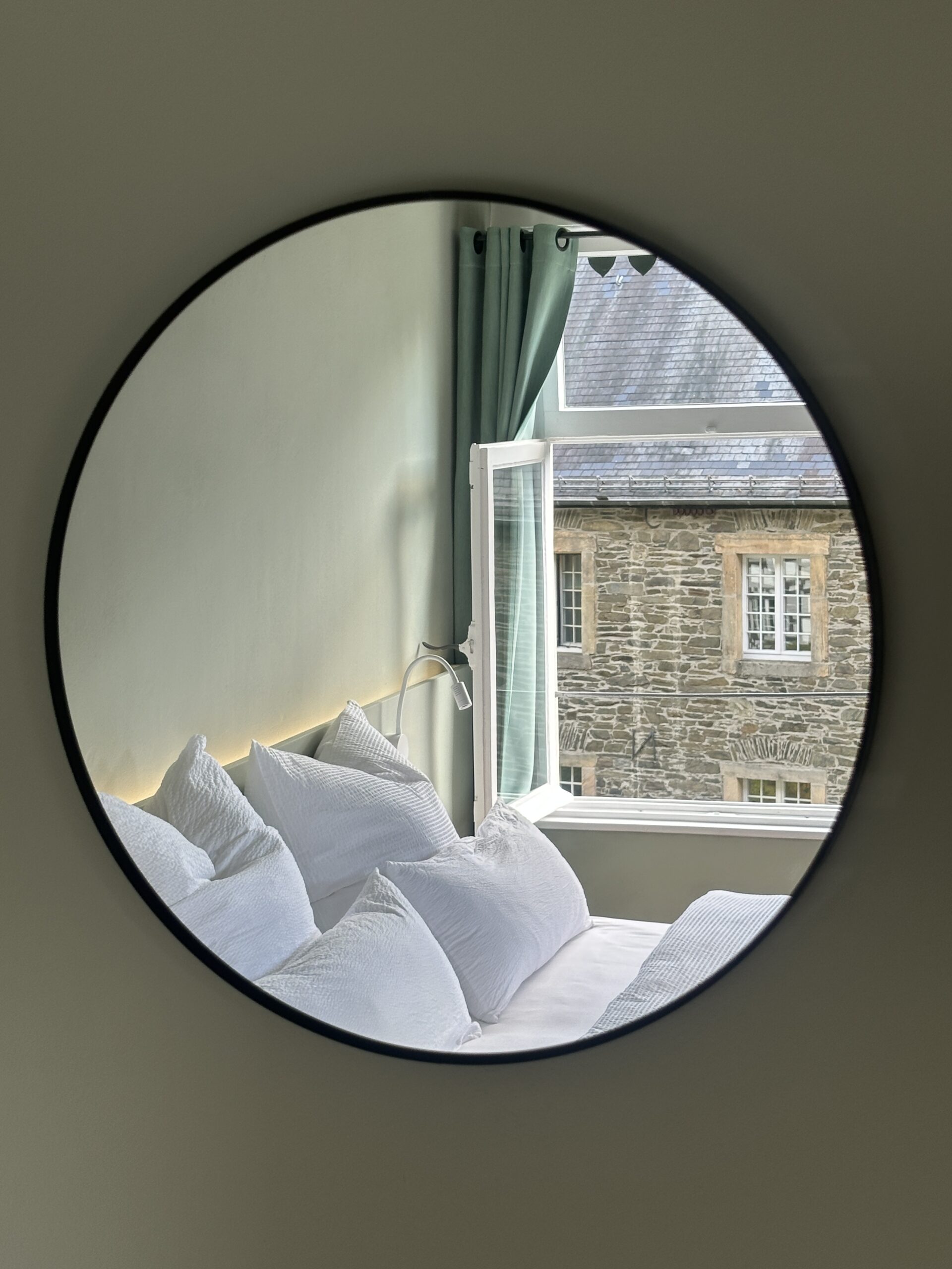 Wachkommode im Dachgeschoss.